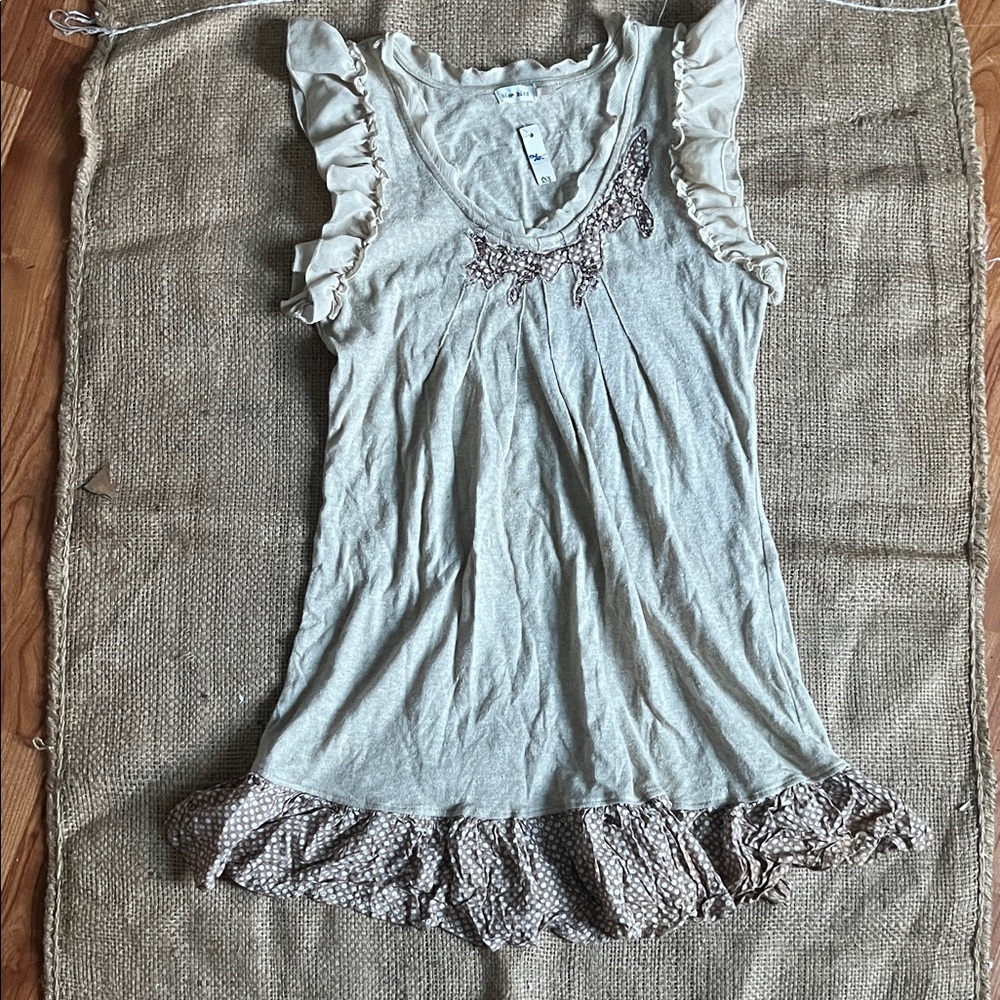 Custom Ruffled Sleeveless Cream Women's Top with Polka-Dot Hem beaded appliqué